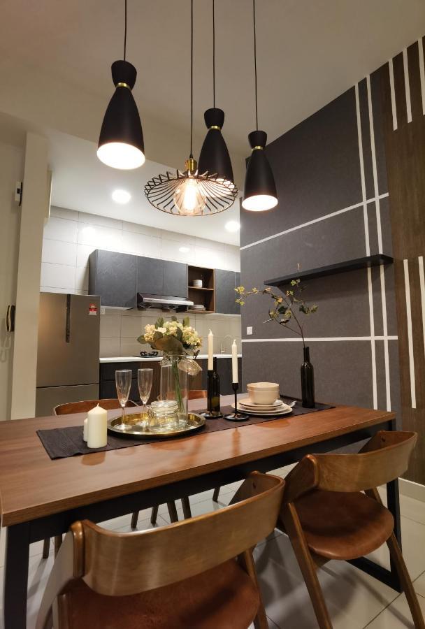 Conezion Botanical Suite: Spacious Family Retreat Near