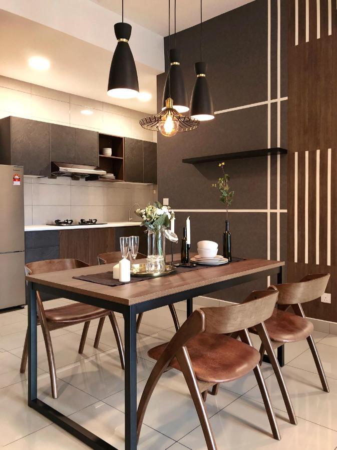 Conezion Botanical Suite: Spacious Family Retreat Near Apartment