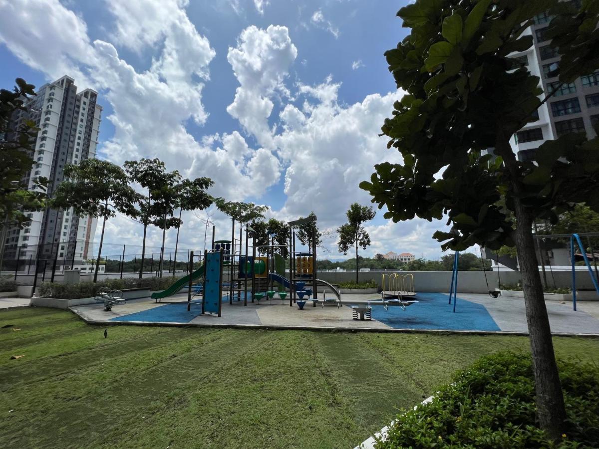 Conezion Botanical Suite: Spacious Family Retreat Near * Putrajaya
