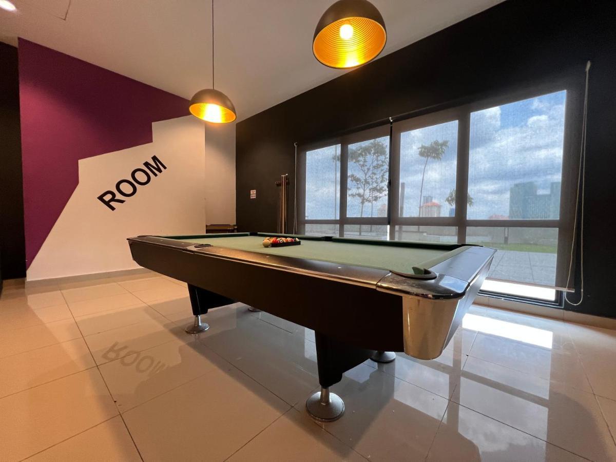 Conezion Botanical Suite: Spacious Family Retreat Near Apartment