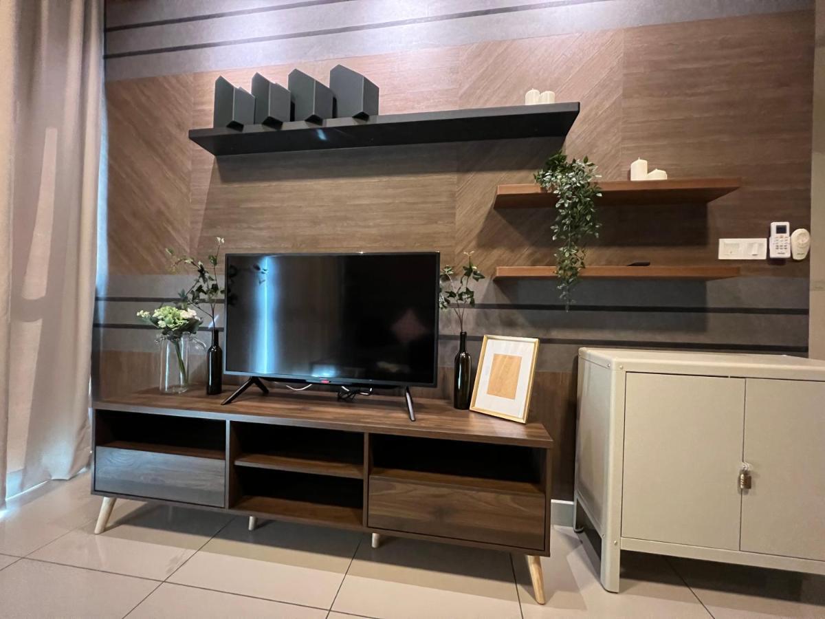 Conezion Botanical Suite: Spacious Family Retreat Near Apartment